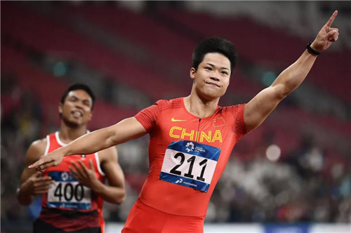 <b>亞運(yùn)會“百米飛人”大戰(zhàn)，蘇炳添9秒92奪冠！</b>-籃球地板網(wǎng)