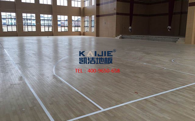 專用運(yùn)動(dòng)木地板的優(yōu)勢(shì)有哪些——?jiǎng)P潔地板