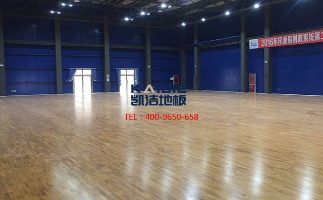 專用廠家的籃球木地板防滑訣竅，趕快試試吧——?jiǎng)P潔地板