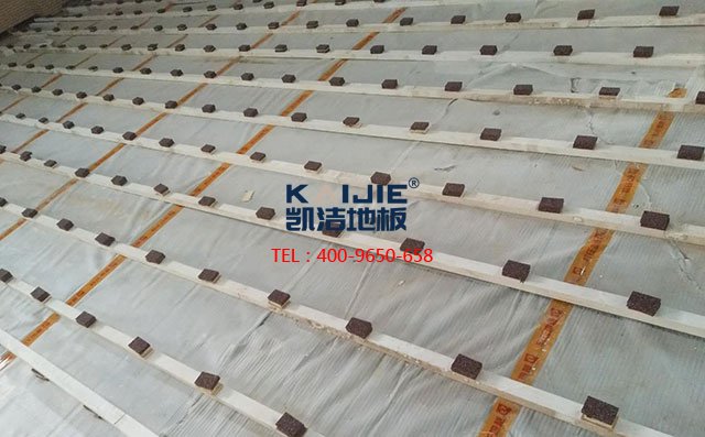 籃球館木地板為什么會變色？怎么預防籃球木地板變色？——凱潔地板