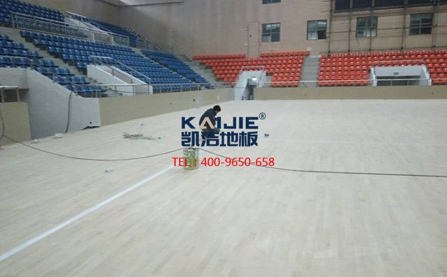 籃球館木地板為什么會變色？怎么預防籃球木地板變色？——凱潔地板